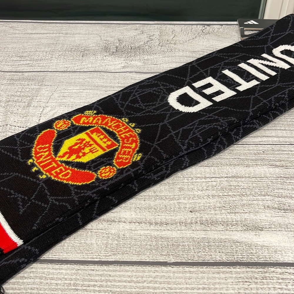 Adidas Manchester United scarf